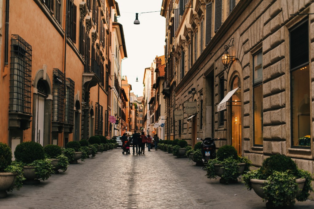 roma, via dei condotti