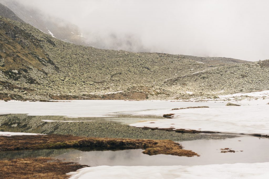 Il lago Soprano al disgelo, vallone della Balma