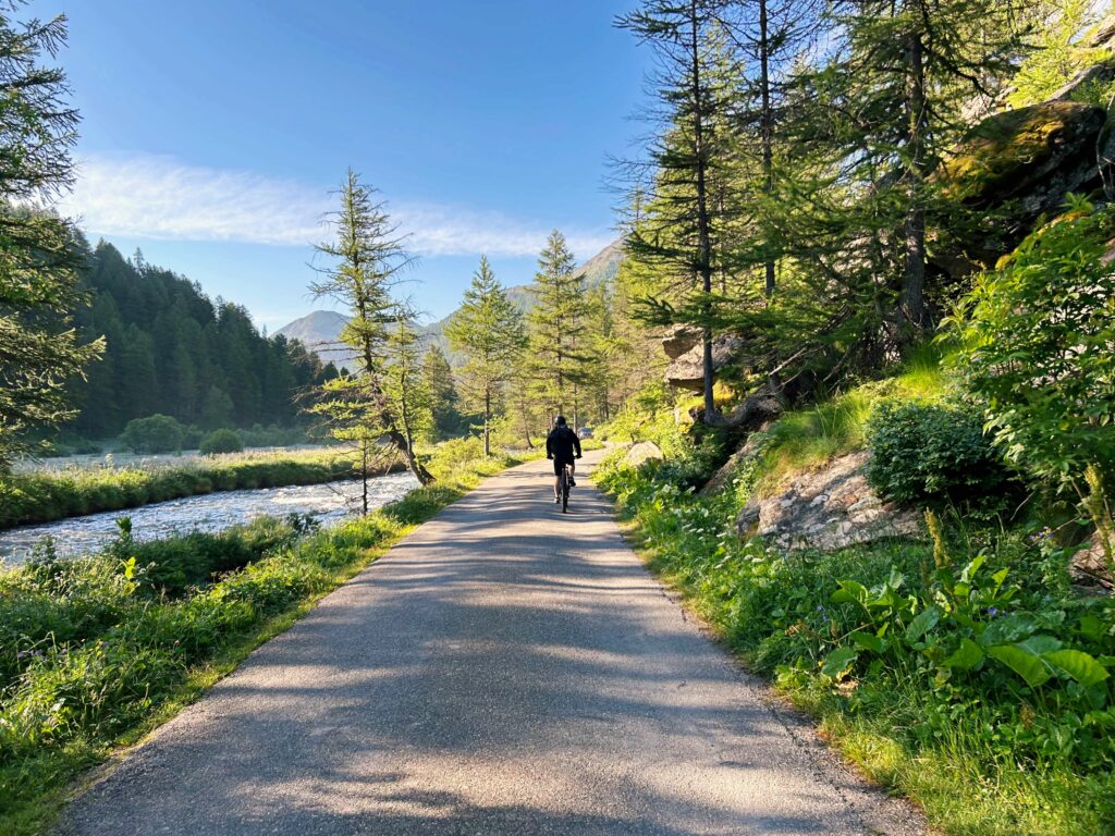 in bici in Valle della Clarée