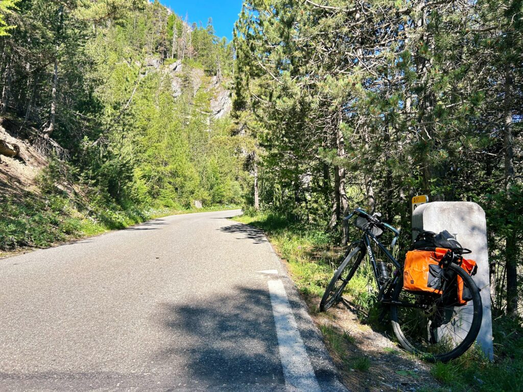 inizio della salita in bici al Colle della Scala