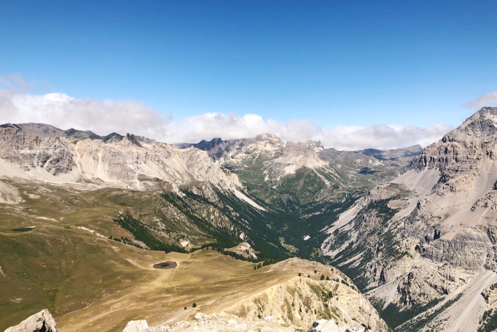 Panorama sui laghi di Thures e la Valle Stretta dalla Guglia Rossa