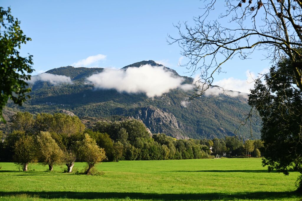 Rocca Sella vita dalla Ciclovia Francigena