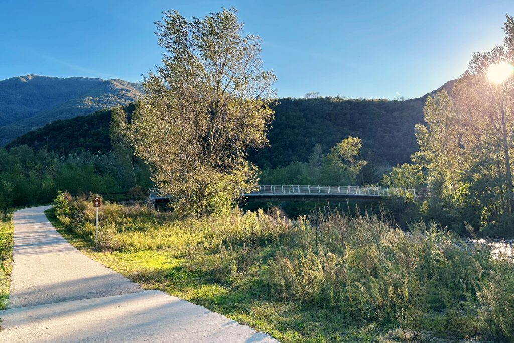 Il ponte ciclabile sul torrente Gravio a Villar Focchiardo