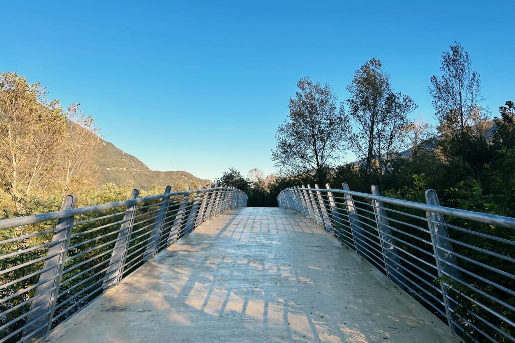 Il ponte ciclabile sul torrente Gravio a Villar Focchiardo