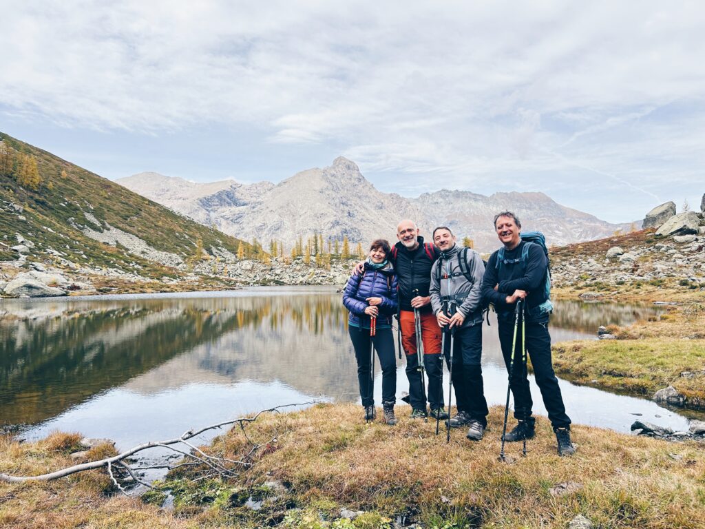 Escursionisti al lago Afframont nelle Valli di Lanzo