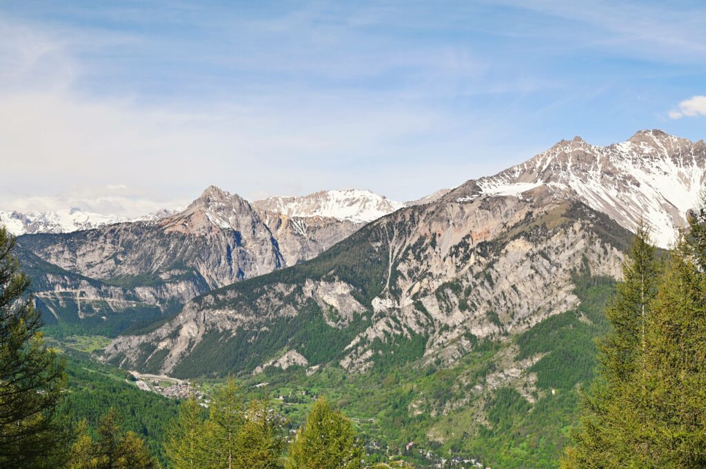 Panorama sulla conca di Bardonecchia dai Bacini Frejusia