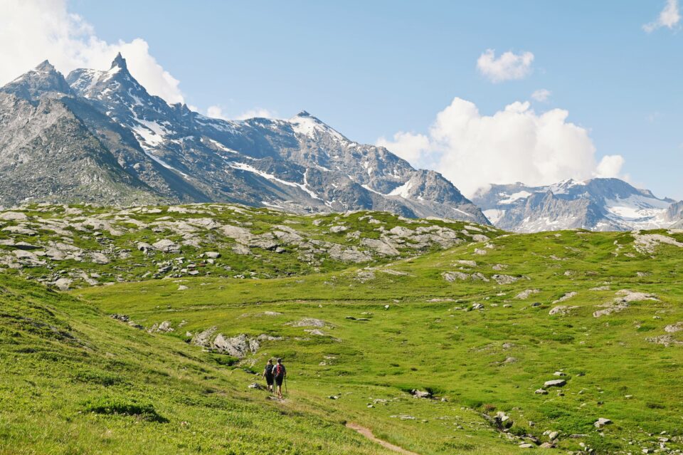 Caminare in montagna con il caldo - sentiero per i lacs Perrin
