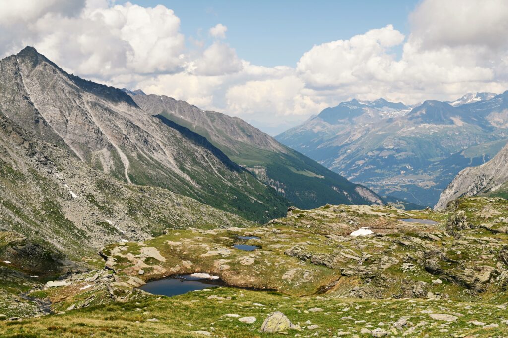 Laghi risalendo il Vallon de Savine per i Lacs Giaset