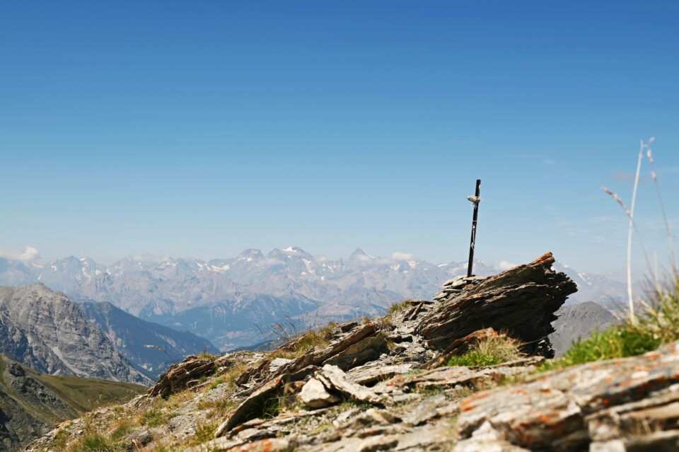 Escursione Monte Giassiez e Cima Dorlier - La croce di vetta a Cima Dorlier