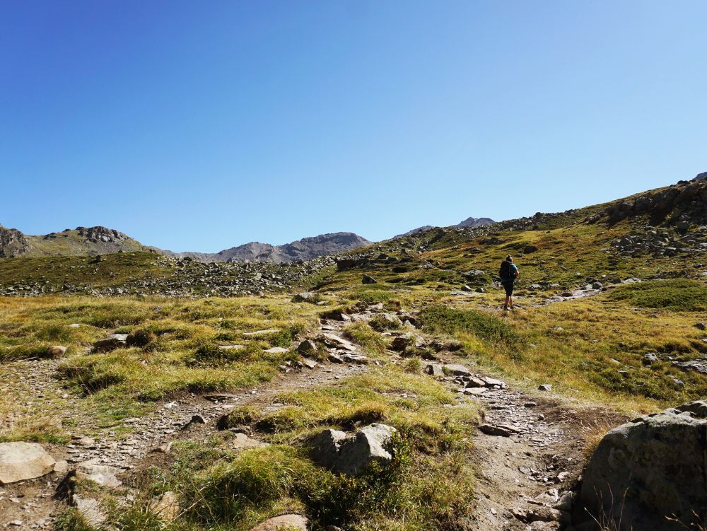 Escursionista nella Haute Vallée de la Clarée